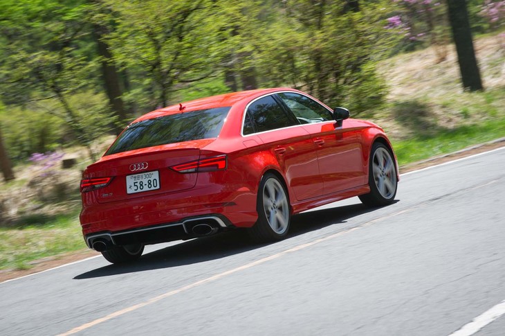 「A3セダン」と比べると、フロントが20mm、リアが14mm、それぞれトレッドが拡大されている。