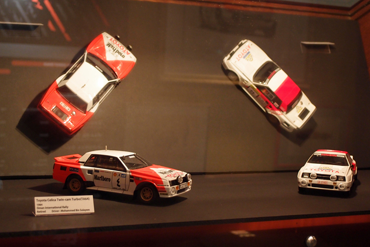 「トヨタ・セリカ ツインカムターボ」のミニチュアカー。写真右が1983年のモデルで、左が1984年のもの。