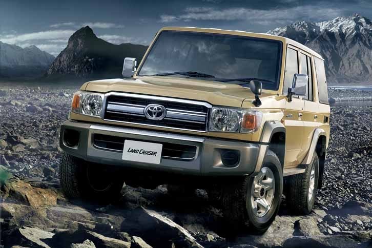 「トヨタ・ランドクルーザー」
	「トヨタ・ジープBJ型」に起源を持つヘビーデューティーSUV。高い走破性と耐久性から、最も信頼のおける実用車として世界中で高い評価を受ける。「70系」は1984年に登場して以来基本設計を変えずに生産されている。日本では2004年に販売が終了したが熱望する声が多く、2014年に期間限定で復活販売された。
	 