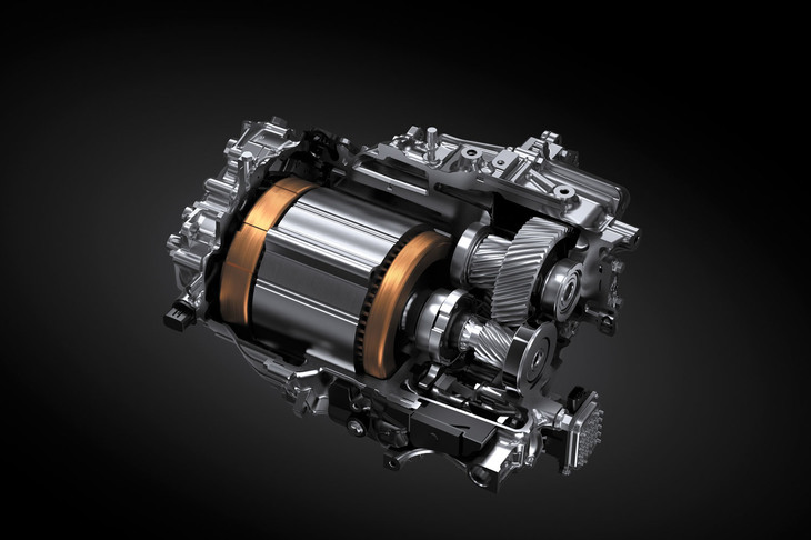 電動駆動モジュールはアイシングループが開発した「eAxle」。最高出力203PSと最大トルク300N・mを発生する。