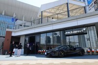 「アルトゥーラ スパイダー」の国内初披露の場となったのは、日本で7番目の正規販売拠点となるマクラーレン横浜。2024年4月13日にオープンする。