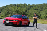 【ホンダ・シビック タイプRレーシングブラックパッケージのスペック】
	ボディーサイズ：全長×全幅×全高＝4595×1890×1405mm／ホイールベース：2735mm／車重：1430kg／駆動方式：FF／エンジン：2リッター直4 DOHC 16バルブ ターボ／トランスミッション：6段MT／最高出力：330PS（243kW）/6500rpm／最大トルク：420N・m（42.8kgf・m）/2600-4000rpm／タイヤ：（前）265/30ZR19 93Y XL／（後）265/30ZR19 93Y XL（ミシュラン・パイロットスポーツ4 S）／燃費：12.5km/リッター（WLTCモード）／価格：617万9800円