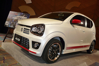 スズキ、新型「アルト」のスポーツモデルを公開