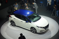 カラーバリエーションは、モノトーン8色と2トーン6種類の計14種類となっている。