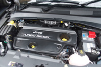 最高出力170PS、最大トルク350N・mを発生する2リッター直4ディーゼルターボエンジンを搭載。9段ATと組み合わされる。