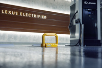 レクサスブランドは、「プレミアム チャージング アライアンス」に加盟する一方で、自前の「レクサス充電ステーション」についても拡充を推進。2025年4月には6番目の充電ステーションを福岡に開設予定だ。（写真は東京ミッドタウン日比谷のレクサス充電ステーション）