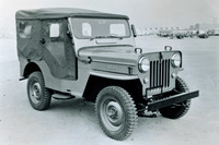 三菱は1952年にウィリス社と契約を結び、翌1953年より「ジープ」の生産をスタート。量産第1弾の「J1型」は、54台が林野庁に納車された。