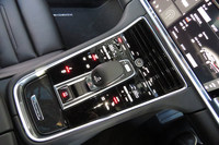 ポルシェ、日本仕様の新型「パナメーラ」を初公開の画像