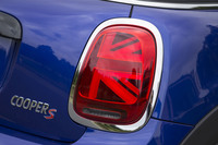 リアコンビランプにもユニオンジャックが配される。左右合わせてひとつの“旗”に見えるようになっている。