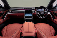 スイッチ類の少ない、すっきりしたインストゥルメントパネルまわり。