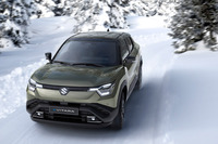 スズキが初の量産電気自動車「eビターラ」を発表　2025年夏の市場投入を予定の画像