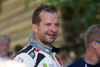 初めての表彰台に笑顔を見せるユホ・ハンニネン。