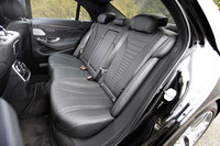 サイドやリアのガラスには、快適性を高める「赤外線反射・ノイズ軽減ガラス」が採用されている。