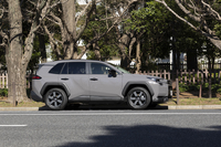 ボディーサイズは「Z」が先代とほぼ同等の全長×全幅×全高＝4600×1855×1680mm。「アドベンチャー」は全長が20mm長く、トレッドが広いため全幅も25mm大きい。