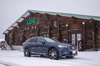 「XC60」は、フラッグシップSUV「XC90」とエントリーSUV「XC40」の中間に位置するモデルだ。試乗車のボディーカラーは「デニムブルーメタリック」と呼ばれるオプションのメタリックカラー。