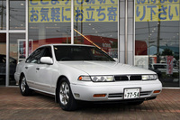 1992年「セフィーロ2000SE」。オーナーのおじいさんが新車で購入したという後期型の下位グレード。走行16万kmとのことだが、内外装ともフルオリジナルで程度もすばらしかった。