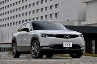 「マツダMX-30」のピュアEVバージョン、その名も「EVモデル」。先行発売されたマイルドハイブリッドモデルに続くかたちで、2021年1月に国内販売がスタートした。