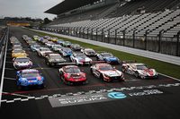 2019年の鈴鹿10時間耐久レースに参戦した競技車両。各メーカーのGT3車両が中心となっている。