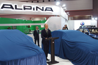 東京モーターショー2019のプレスカンファレンスに登壇したアルピナ社のアンドレアス・ボーフェンジーペン社長。会場では「B3セダン」が世界初公開、「XD4」が日本初公開された。