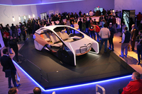 CES 2017における、「BMWホロアクティブ タッチ」の展示会場。