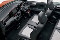 「N-ONE RS」のインテリア。