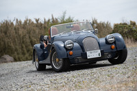 車重が軽く、回頭性も軽快な「プラスフォー」は、モーガンならではの走りをより積極的に楽しめる、スパルタンなスポーツカーに仕上がっていた。