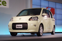 「トヨタ・ポルテ」