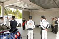 いよいよ実走行。その前にコース概要や走行時の注意点などの説明を受ける。