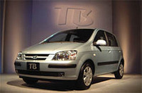 【写真最上】ニューモデル「TB」と、ヒュンダイモータージャパンのシン・ミョンシク社長