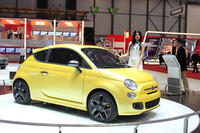 ズングリムックリした「500」を上手にクーペ風に仕立てた「500クーペ ザガート」。