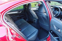 インテリアの様子。ヘッドクリアランス、後席ニールームともに、先代モデルよりも広くなった。