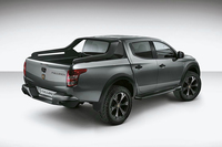 「フィアット・フルバック」（ショーカー仕様）のリアビュー。