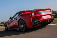 12気筒エンジン搭載モデルの「F12ベルリネッタ」をベースに開発された「F12tdf」。2015年11月に開催されたフェラーリのサーキットイベントにおいて、世界初公開された。