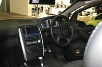 メルセデス・ベンツB170は福島の出光ユーズダイナーのデモカー。ソニックデザイン「UNIT-N52N」トゥイーターをAピラーに固定。「UNIT-N100N」ウーファーはドア純正位置と、オーソドックスな取り付け。アンプはオーディソンを2台搭載する。