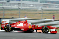 事実上今季を見限っているフェラーリにとっては、これが最良の結果だろうか。フェルナンド・アロンソ（写真）は予選でフェリッペ・マッサに負け6位、決勝では2回目のピットストップでマッサの先を行くことに成功し5位入賞、マッサが6位で続いた。（Photo=Ferrari）