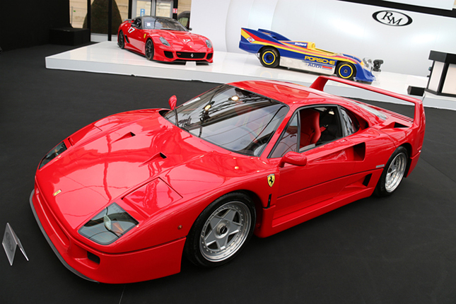 世界的なオークションハウス「RMオークションズ」によるセールは、2014年2月5日にセーヌ左岸アンヴァリッド（廃兵院）敷地内で開催され、一夜にして約1770万ユーロ（約24億7600万円）を売り上げた。