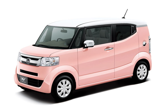 ボディーカラーに「プレミアムピンク・パール＆ホワイト」が選択された「ホンダN-BOX G・Lパッケージ」。