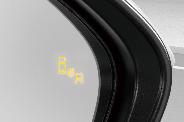 「B」グレードは予防安全装備の一部も簡素化されており、ブラインドスポットモニターや後退時パーキングサポートブレーキなどがオプションでも選択不可となる。