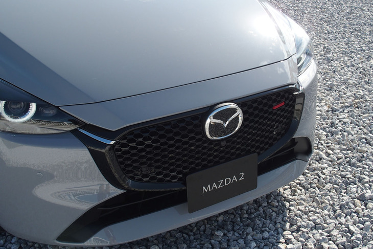 マツダ2 XDスポルト＋（海外仕様車のフロントグリル）