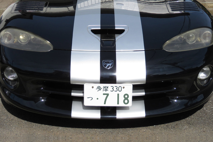 すっきりとしたわが「バイパー」のご尊顔。もちろんけん引フックも、それを差すねじ込み穴もない。……今回の件もあるし、今度付けてもらおう。