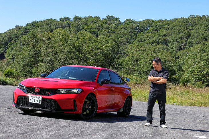 【ホンダ・シビック タイプRレーシングブラックパッケージのスペック】
	ボディーサイズ：全長×全幅×全高＝4595×1890×1405mm／ホイールベース：2735mm／車重：1430kg／駆動方式：FF／エンジン：2リッター直4 DOHC 16バルブ ターボ／トランスミッション：6段MT／最高出力：330PS（243kW）/6500rpm／最大トルク：420N・m（42.8kgf・m）/2600-4000rpm／タイヤ：（前）265/30ZR19 93Y XL／（後）265/30ZR19 93Y XL（ミシュラン・パイロットスポーツ4 S）／燃費：12.5km/リッター（WLTCモード）／価格：617万9800円