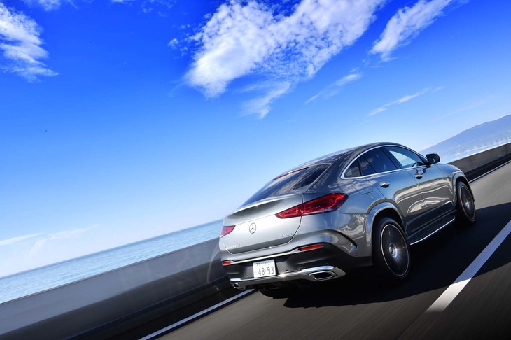 今回は300kmほどの距離を試乗。燃費は満タン法で13.9km/リッター、車載の燃費計で10.6km/リッターを記録した。