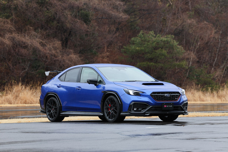 スバルと同社のモータースポーツ統括会社であるスバルテクニカインターナショナル（STI）が「東京オートサロン2025」でサプライズ発表したSTIのコンプリートカー「S210」のプロトタイプ。市販モデルは台数限定500台で販売される予定だ。