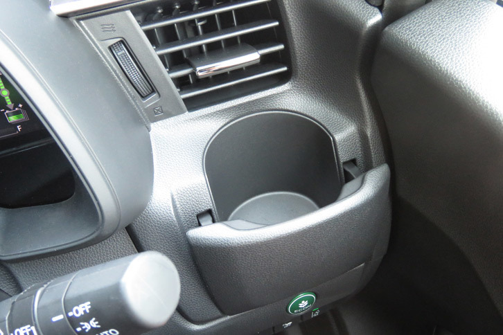 ホンダ・フィット ハイブリッドL Honda SENSING（ドリンクホルダー）