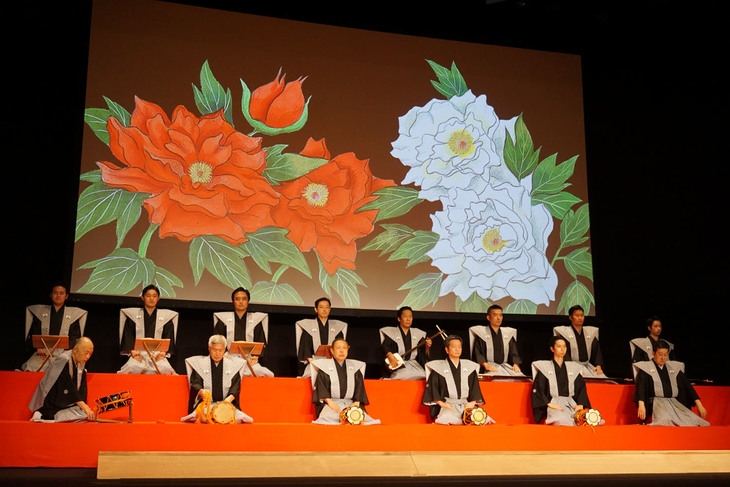 発表会は東京・銀座の新橋演舞場で行われ、歌舞伎舞踊の『石橋（しゃっきょう）』が披露された。