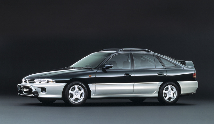 1994年「三菱ギャラン スポーツGT」。カンガルーバーとリアスポイラーが同居する5ドアハッチバックボディーに、240PSを発生する2リッターV6ターボエンジンとフルタイム4WDシステムを搭載