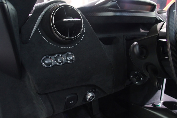 マクラーレン765LT（インテリア）