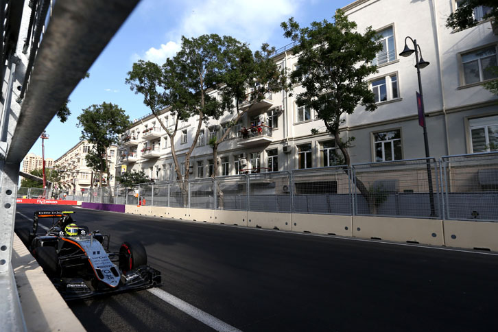 予選直前のフリー走行で痛恨のクラッシュ、ギアボックス交換による5グリッド降格ペナルティーでせっかくの予選2位を台無しにしてしまったフォースインディアのペレス。しかしレースではスタートで7番手から5位に上がり、そして終盤にはキミ・ライコネンのフェラーリを抜き、第6戦モナコGPに次ぐ3位表彰台を獲得した。（Photo=Force India）