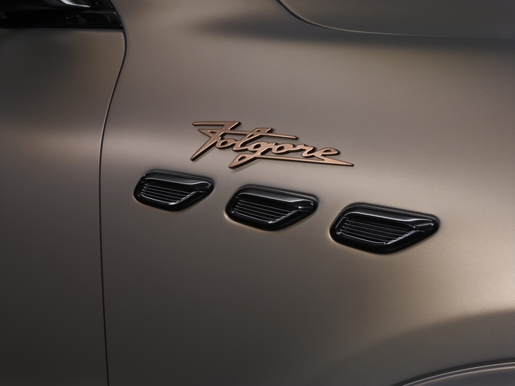 「Folgore（フォルゴーレ）」とは稲妻や雷の意味。イタリアでは、有名な落下傘部隊の通称としても知られる。