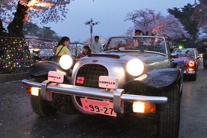 アルミボディーを持つ英国製クラシック風スポーツの「パンサー・カリスタ」。